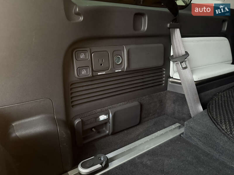 Внедорожник / Кроссовер Rivian R1S 2023 в Львове