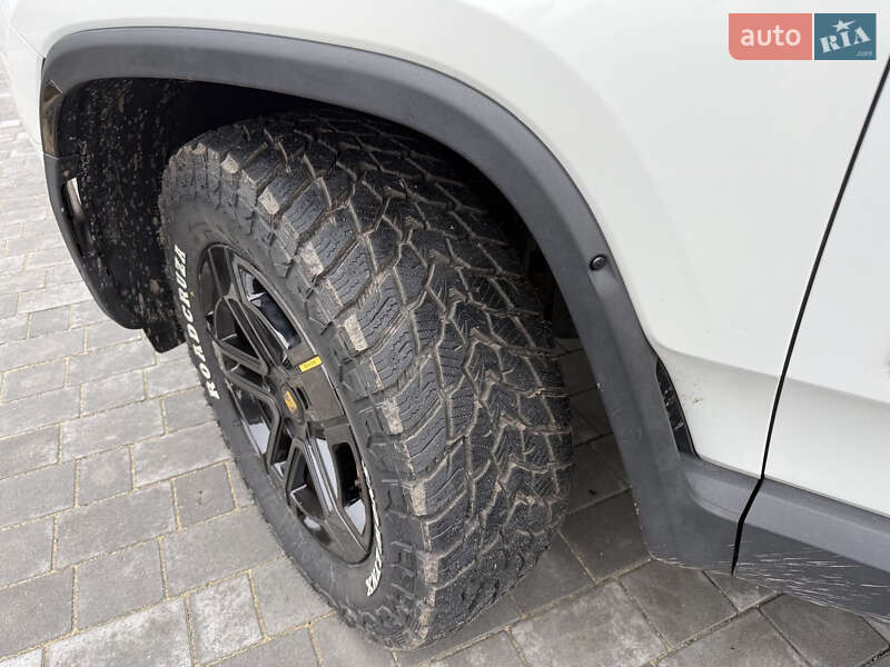 Внедорожник / Кроссовер Rivian R1S 2023 в Хмельницком