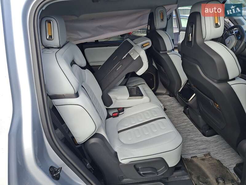 Внедорожник / Кроссовер Rivian R1S 2023 в Киеве фото 6 Внедорожник / Кроссовер Rivian R1S 2023 в Киеве
