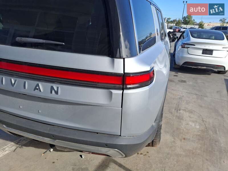Внедорожник / Кроссовер Rivian R1S 2023 в Киеве фото 9 Внедорожник / Кроссовер Rivian R1S 2023 в Киеве