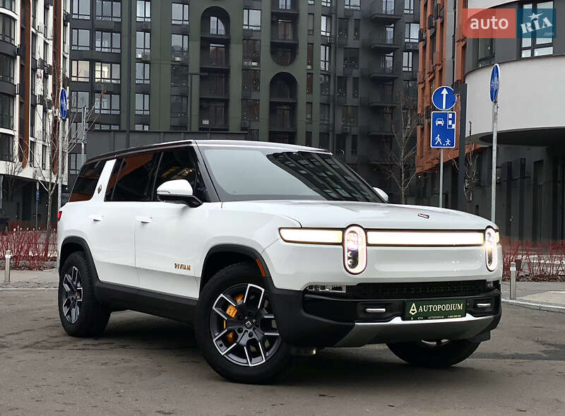 Rivian R1S 2023