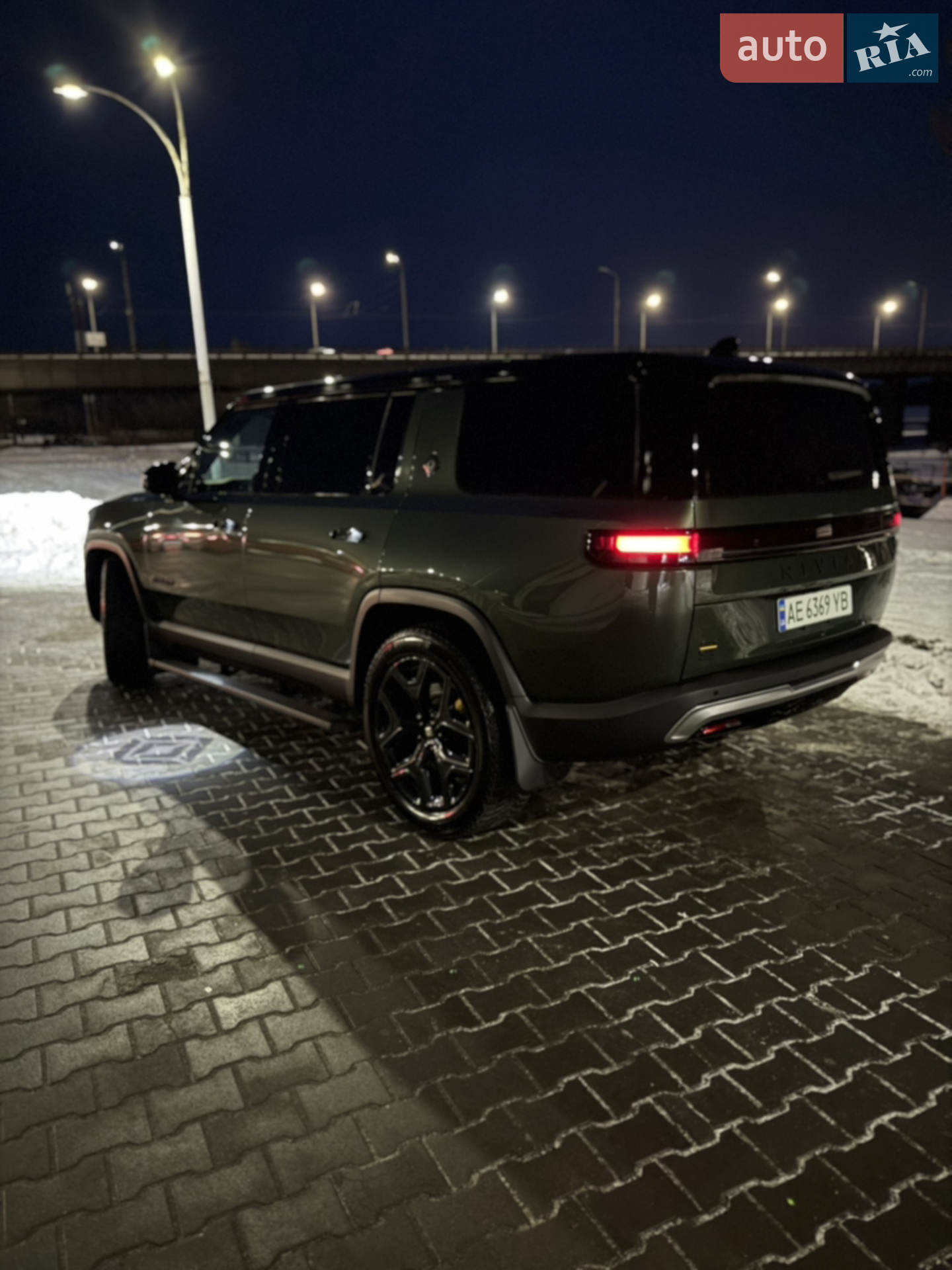 2023 Rivian R1S - мініатюра 14