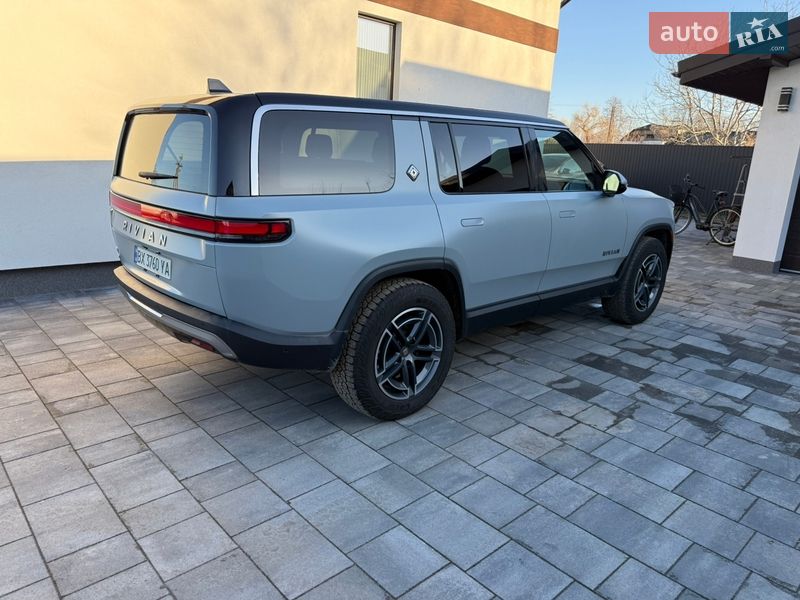 Внедорожник / Кроссовер Rivian R1S 2024 в Староконстантинове