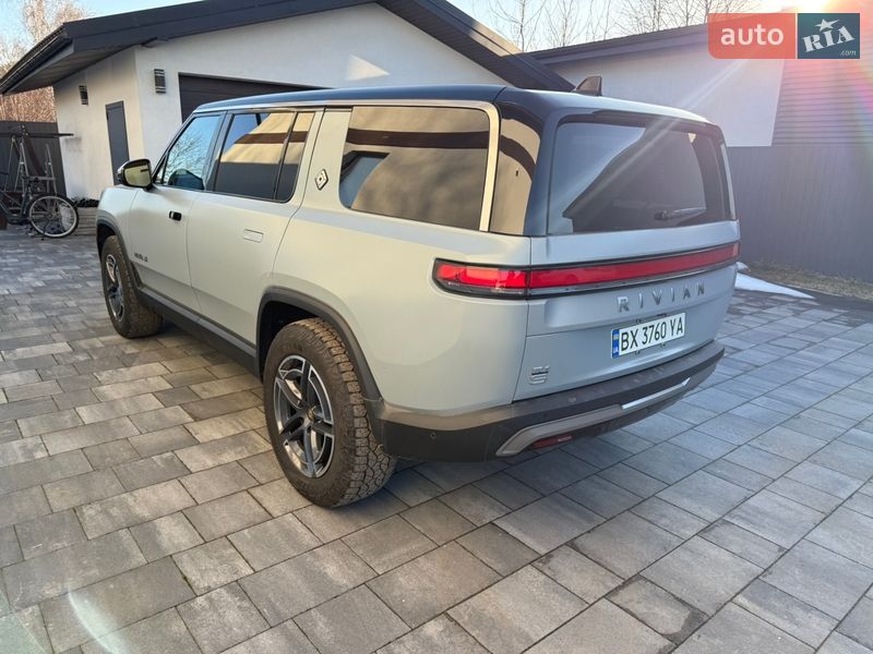 Внедорожник / Кроссовер Rivian R1S 2024 в Староконстантинове
