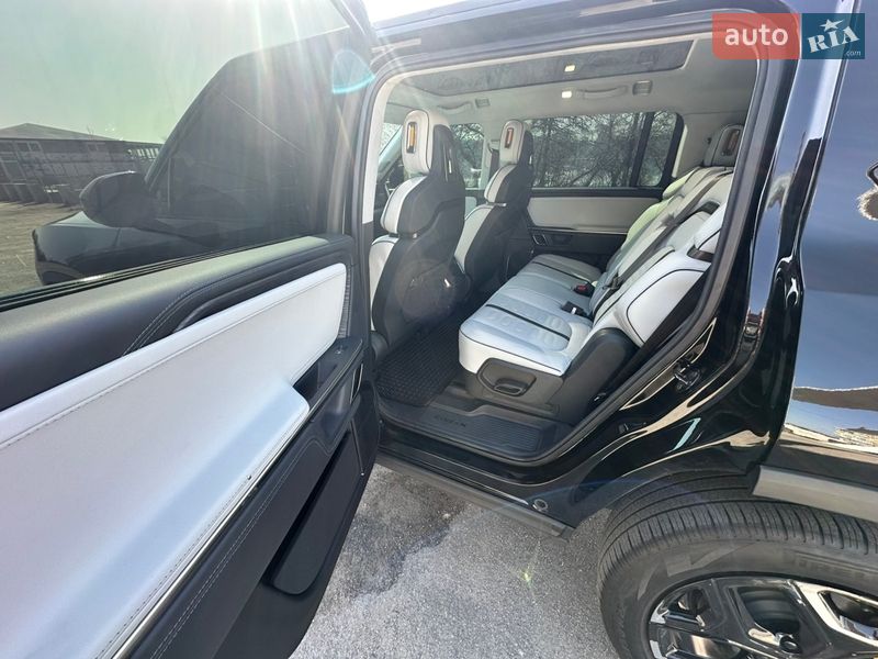 Внедорожник / Кроссовер Rivian R1S 2023 в Киеве