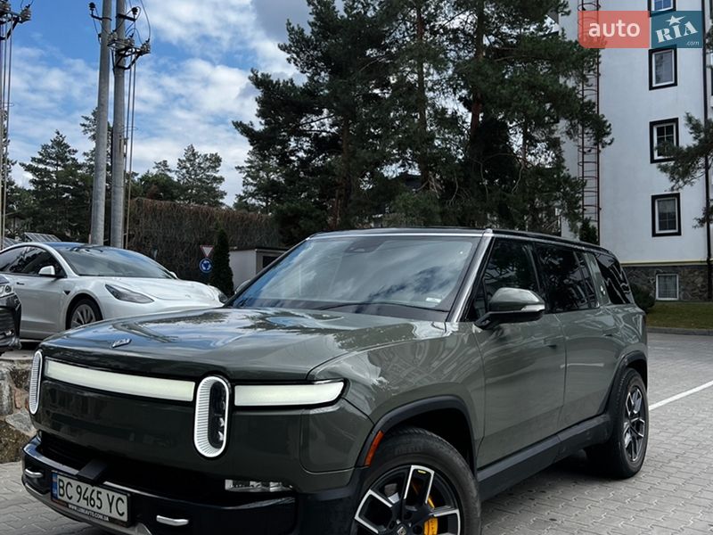 Rivian R1S 2022