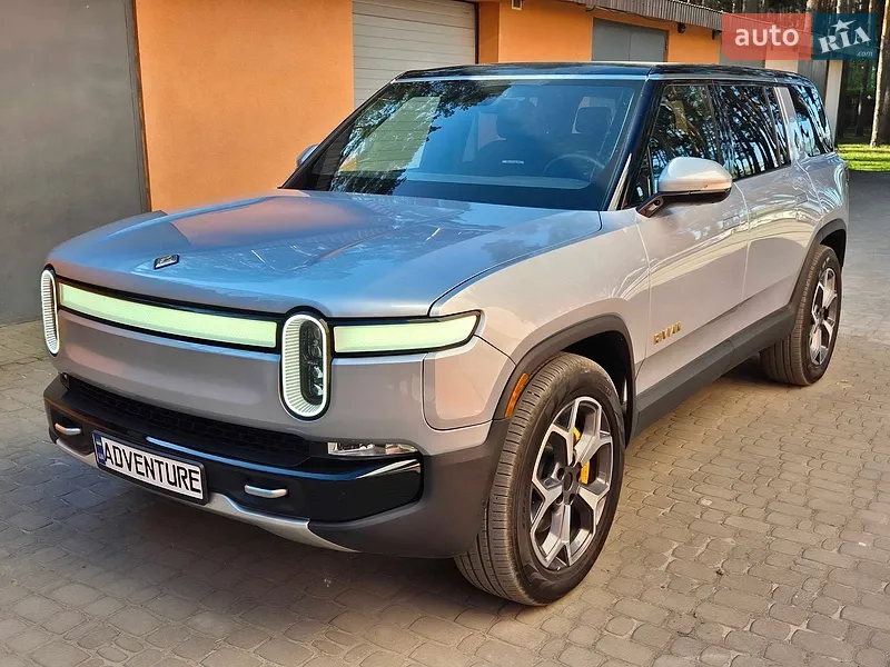 Rivian R1S