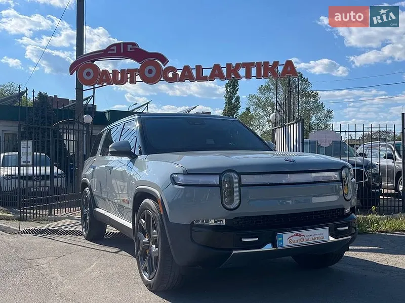 Rivian R1S