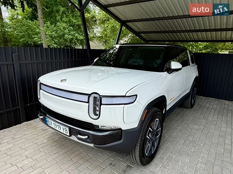 Rivian R1S