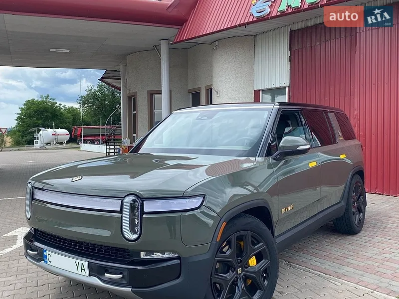 Rivian R1S