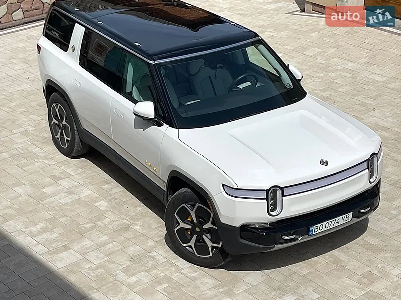 Rivian R1S 2023