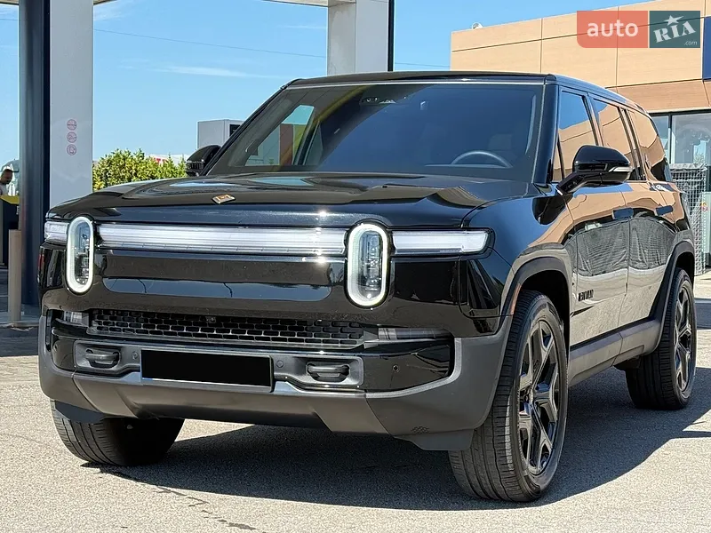 Rivian R1S