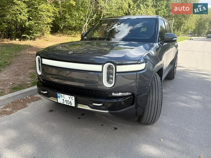 Rivian R1S