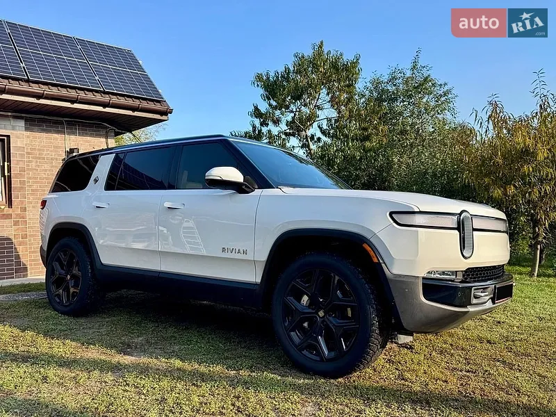 Rivian R1S
