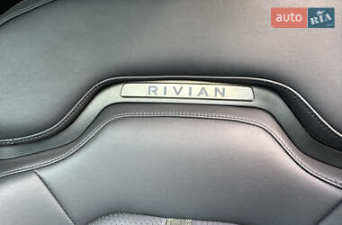 Позашляховик / Кросовер Rivian R1T 2022 в 