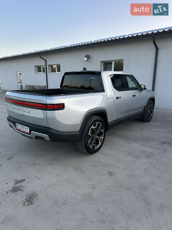 Пикап Rivian R1T 2023 в Ровно