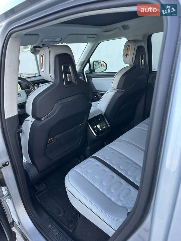 Пикап Rivian R1T 2023 в Ровно