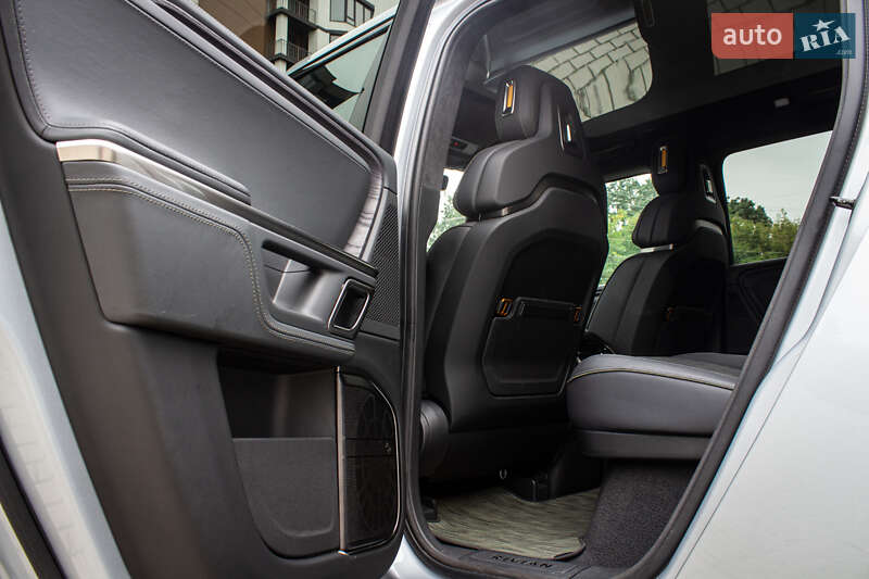 Пікап Rivian R1T 2023 в Львові