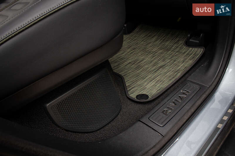 Пікап Rivian R1T 2023 в Львові