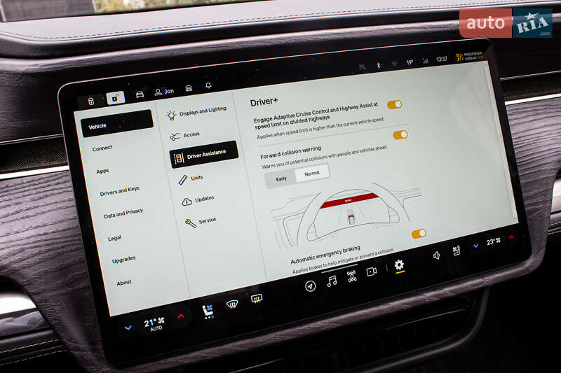 Пікап Rivian R1T 2023 в Львові