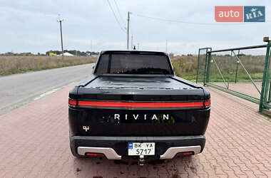 Пікап Rivian R1T 2022 в 