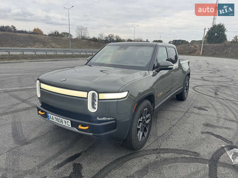 Пикап Rivian R1T 2022 в  фото Пикап Rivian R1T 2022 в