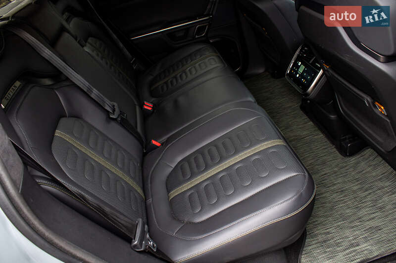 Пикап Rivian R1T 2023 в Львове