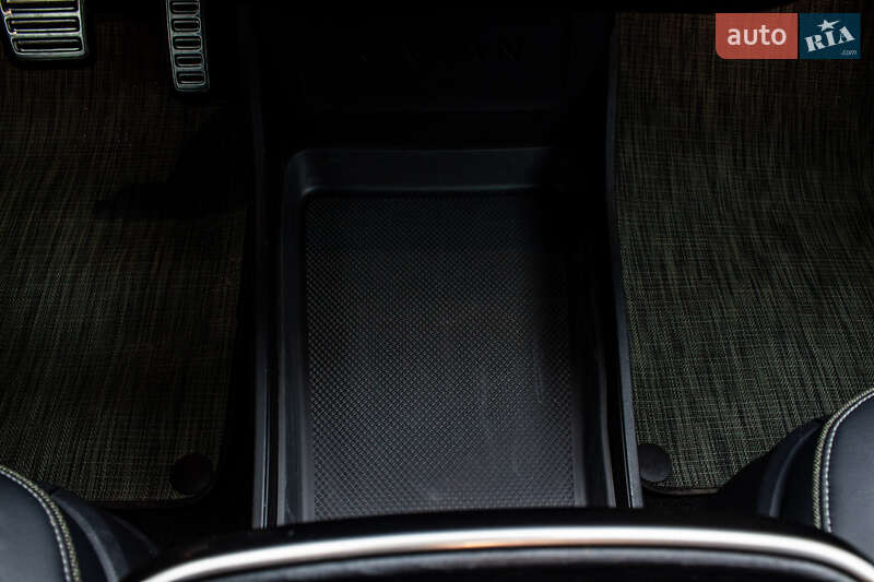 Пикап Rivian R1T 2023 в Львове