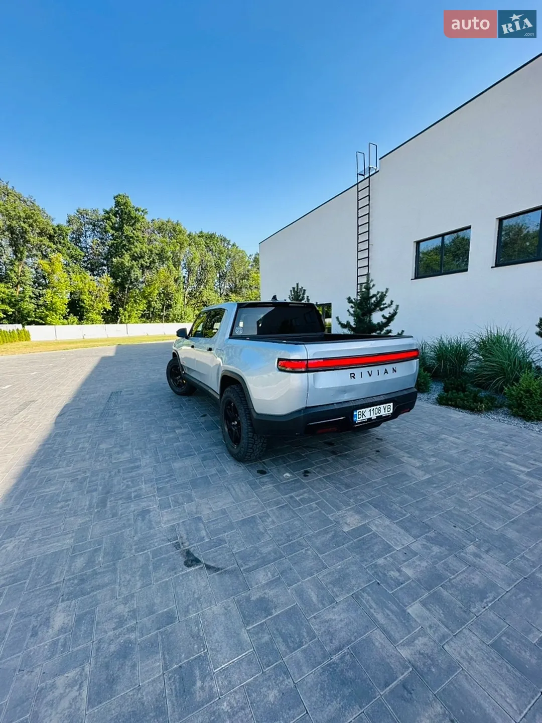 Rivian R1T 2023 VIN 7FCTGAAA6PN020055 фото оголошення 4 з 5