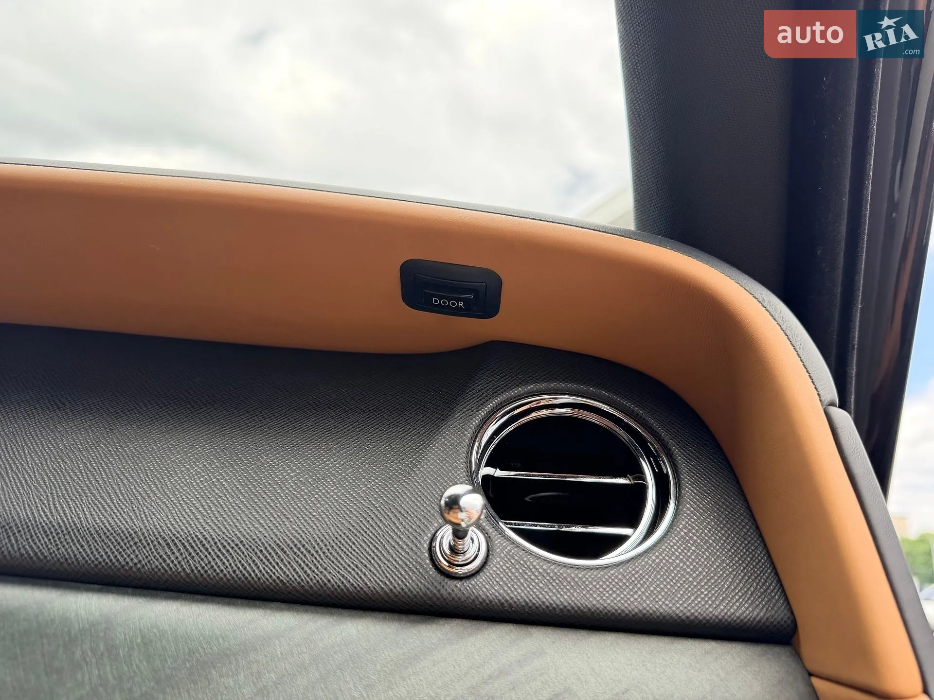 2019 Rolls-Royce Cullinan - мініатюра 38