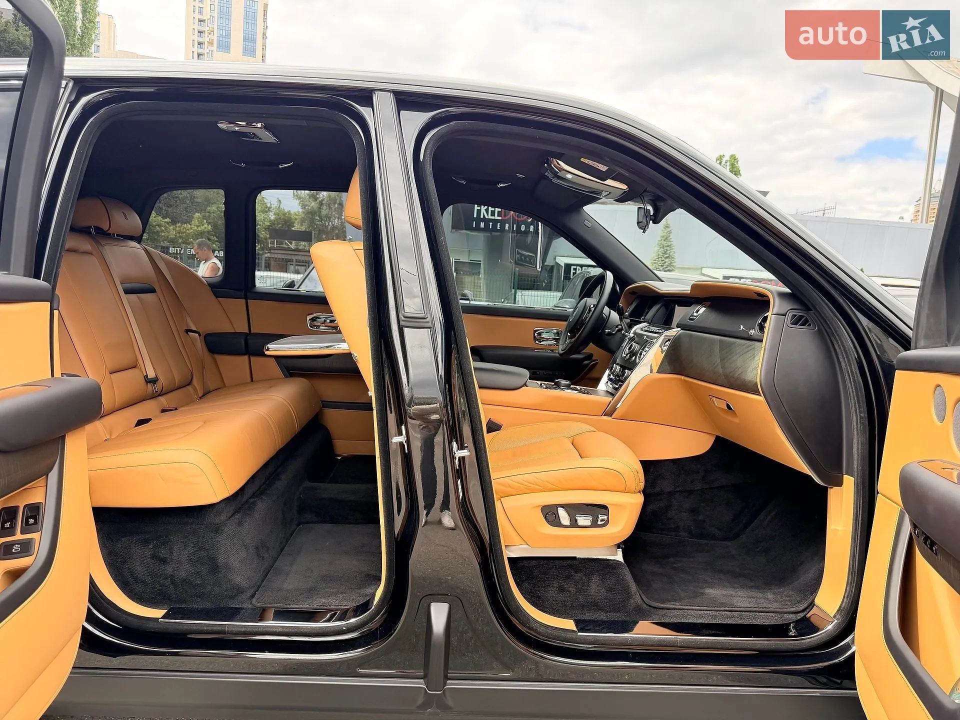 2019 Rolls-Royce Cullinan - мініатюра 44