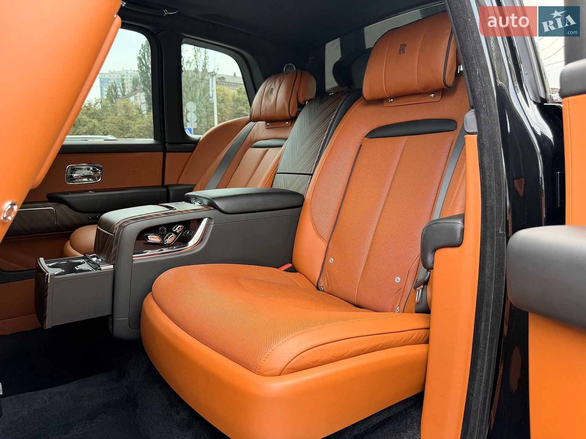2019 Rolls-Royce Cullinan - мініатюра 38