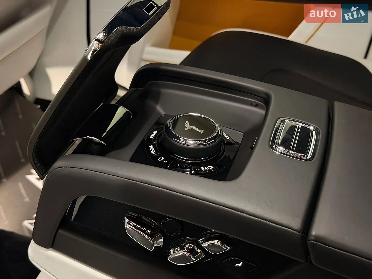 2020 Rolls-Royce Ghost - мініатюра 24
