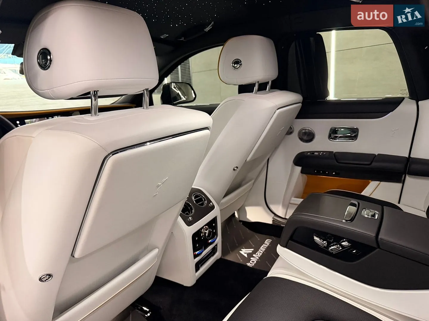 2020 Rolls-Royce Ghost - мініатюра 26