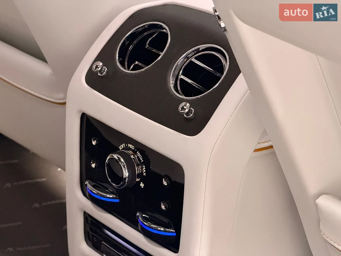 2020 Rolls-Royce Ghost - мініатюра 31