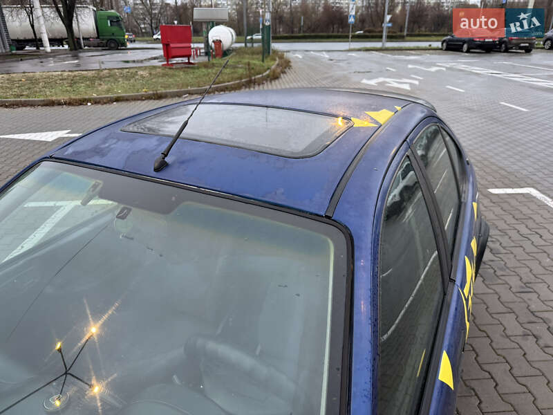 Хэтчбек Rover 200 1999 в Киеве