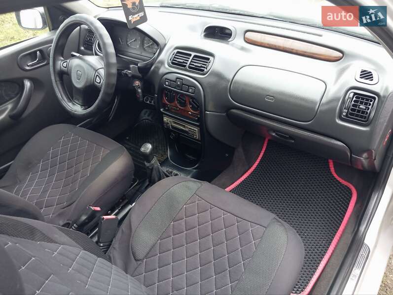 Хэтчбек Rover 200 1999 в Дубно