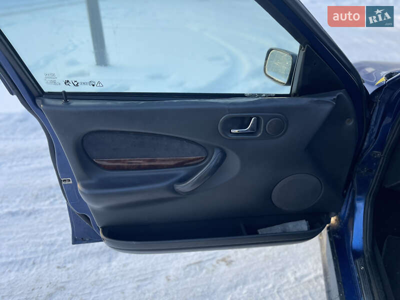 Хэтчбек Rover 200 1999 в Киеве