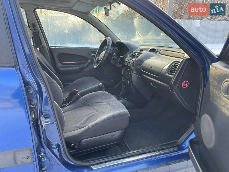 Хэтчбек Rover 200 1999 в Киеве