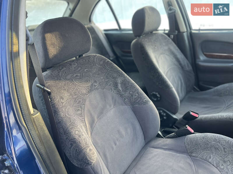 Хэтчбек Rover 200 1999 в Киеве