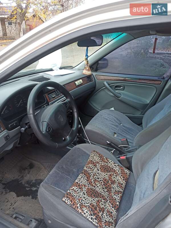 Хэтчбек Rover 414 1998 в Первомайске