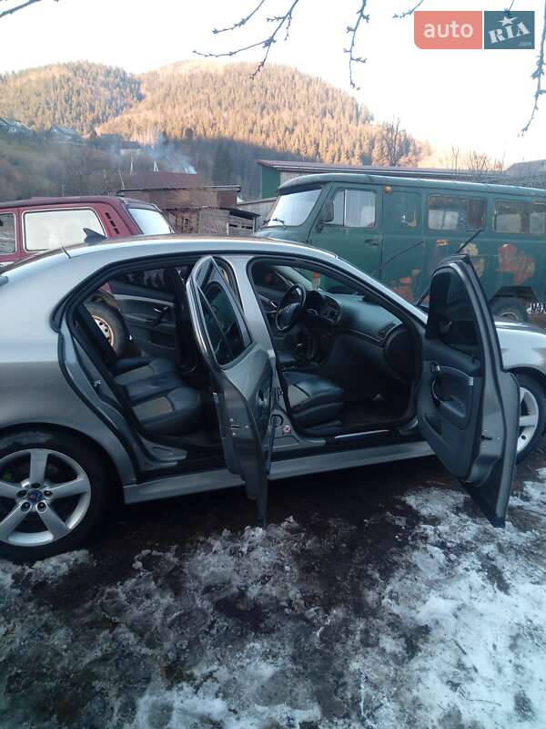 Седан Saab 9-3 2003 в Рахове