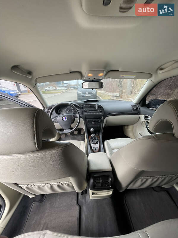 Седан Saab 9-3 2004 в Ровно