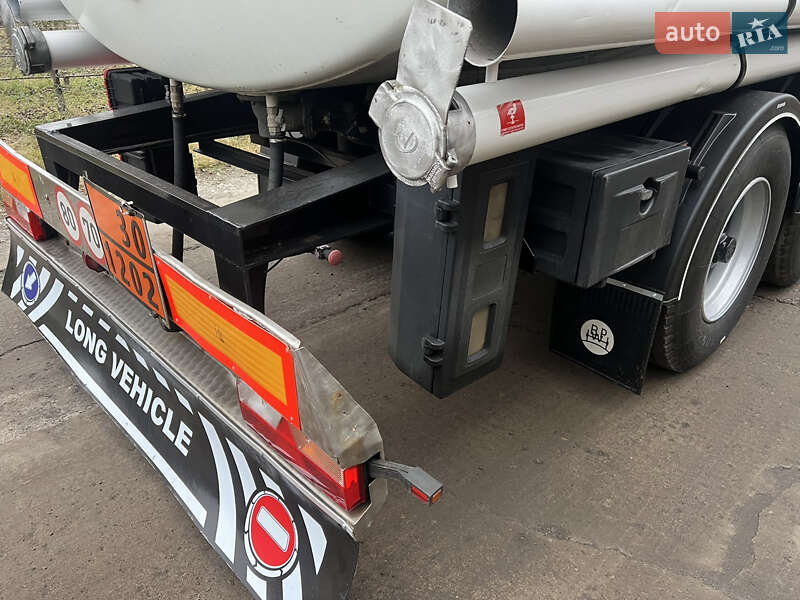 Цистерна полуприцеп SACIM SCX 2004 в Киеве