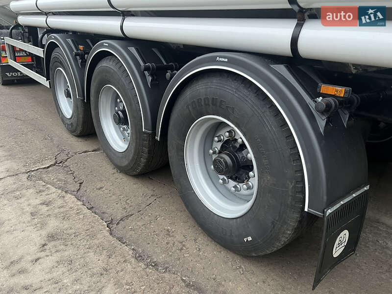 Цистерна полуприцеп SACIM SCX 2004 в Киеве