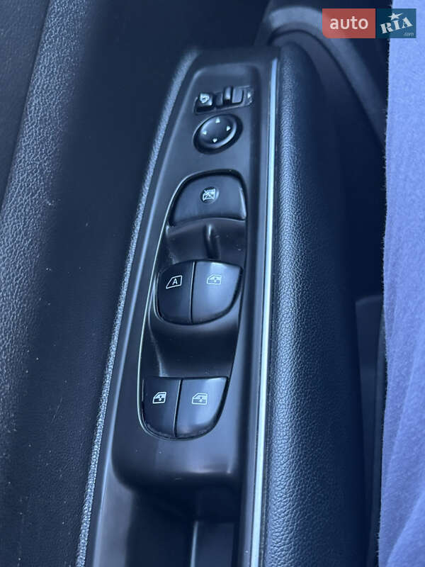 Внедорожник / Кроссовер Samsung QM6 2016 в Ужгороде фото 20 Внедорожник / Кроссовер Samsung QM6 2016 в Ужгороде