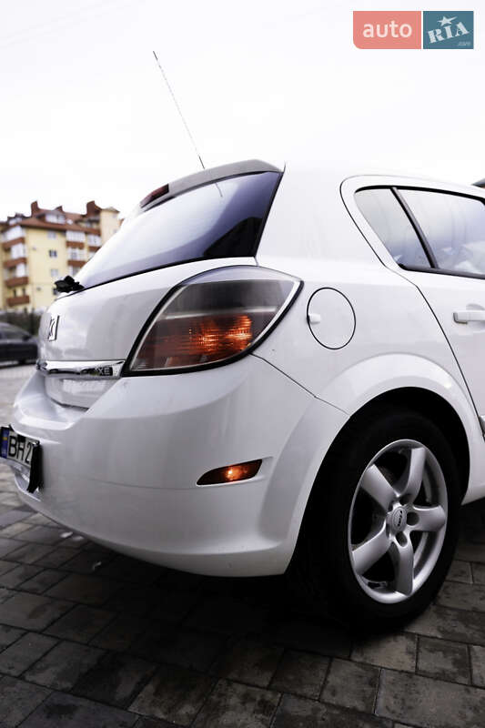 Хэтчбек Saturn Astra 2007 в Ужгороде