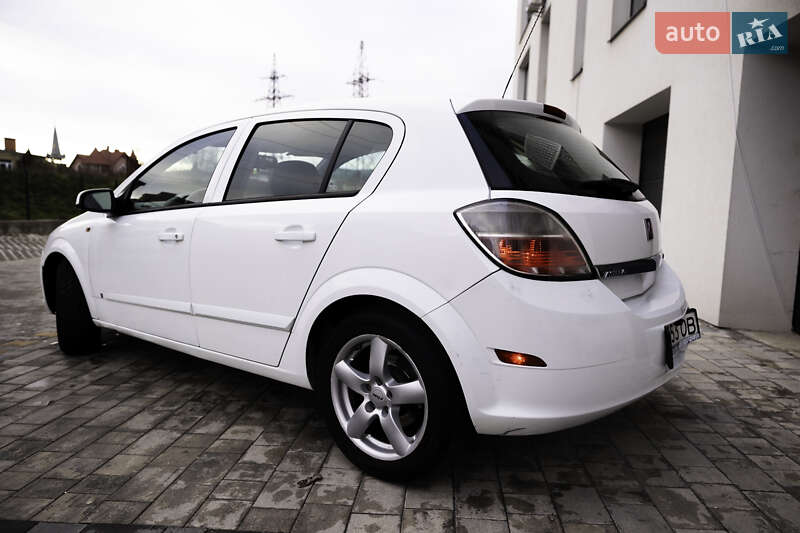 Хэтчбек Saturn Astra 2007 в Ужгороде