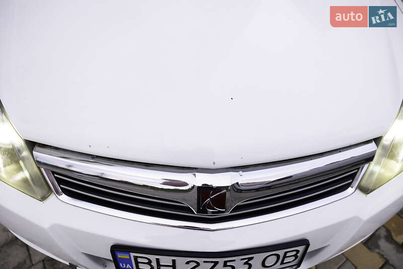 Хэтчбек Saturn Astra 2007 в Ужгороде