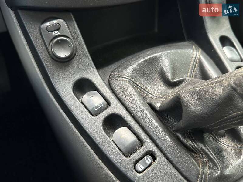 Позашляховик / Кросовер Saturn Vue 2004 в Києві